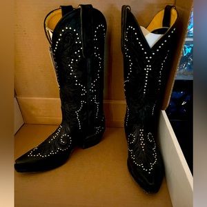 Ladies Black Western Boots. New with tags and box.